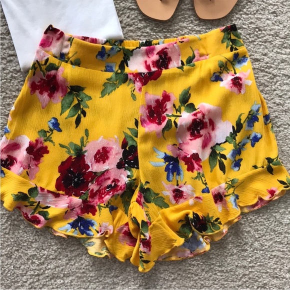 Floral Print Ruffle Hem Shorts - Picture 2 of 5